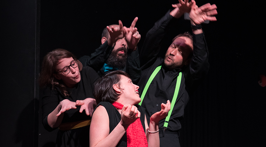 Improvvisazione teatrale: Cambiscena sul palco del Teatro nel Bosco